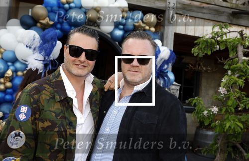 Noorden  30 april 2023
Gerard Joling viert zijn 63e verjaardag.
Fred v Leer met een vriend