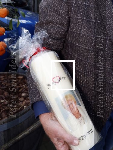 Noorden  30 april 2023
Gerard Joling viert zijn 63e verjaardag.
Hennie Huisman en zijn vrouw Lia . Ze hebben een kaars met een foto van de moeder van Gerard erop laten maken