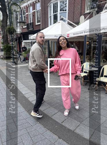 Amsterdam 15 mei 2023
Glennis Grace met haar nieuwe vriend Boyd in Amsterdam zuid.
Foto\'s met Iphone 14 Max Pro