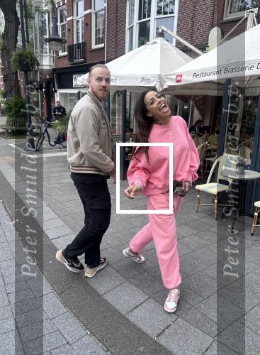 Amsterdam 15 mei 2023
Glennis Grace met haar nieuwe vriend Boyd in Amsterdam zuid.
Foto\'s met Iphone 14 Max Pro