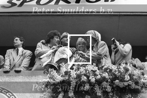 Eindhoven, 26 Mei 1988
PSV Europees Kampioen Seizoen 1987-1988
Vliegveld-Gemeentehuis
Hans Gilhaus-Eric Gerets-Wim Kieft-Willeke Albert-Soren Lerby