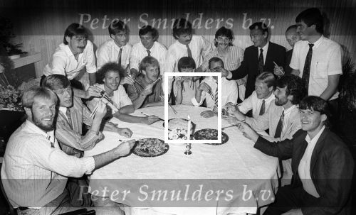 Eindhoven, 24 Mei 2023
PSV Selektie bij Rest. Blauwe Lotus
met Hans v Breukelen-Pim Doesburg-Michel Valke-Ivan Nielsen-Addick Koot-Hallvar Thoresen-Willy v d Kuijlen-Guus Hiddink-Willy v d Kerkhof-Jan Heintze-Chang Ching-Jacques v d Ven-Kees Ploegsma-Ronald Koeman-Eric Gerets en Frank Arnesen