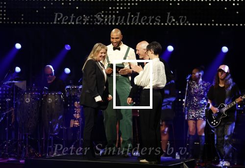 Amsterdam 22 mei 2023
Uitreiking Buma awards in Tuschinski Amsterdam.
Herman v Veen ontving uit handen van zijn dochters Babette v Veen en Anne v Veen de  lifetime Achievement award voor zijn hele carriere .Herman kwam met zijn vrouw Gaetane Bouchez.