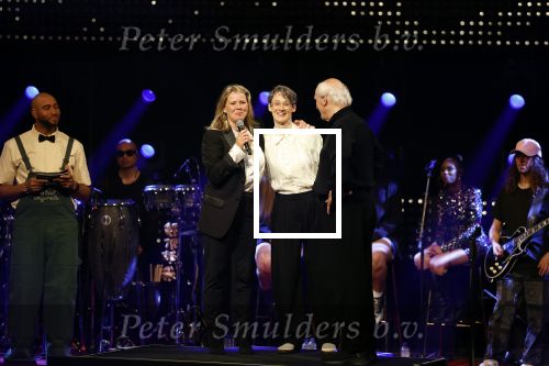 Amsterdam 22 mei 2023
Uitreiking Buma awards in Tuschinski Amsterdam.
Herman v Veen ontving uit handen van zijn dochters Babette v Veen en Anne v Veen de  lifetime Achievement award voor zijn hele carriere .Herman kwam met zijn vrouw Gaetane Bouchez.