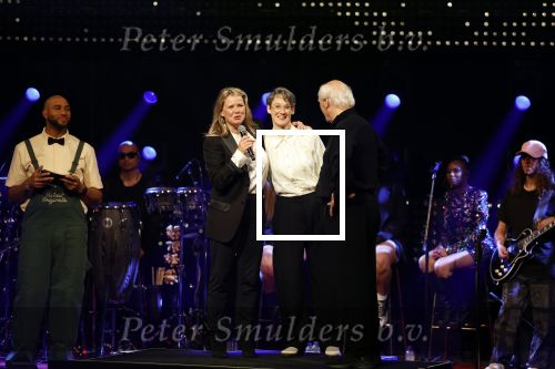 Amsterdam 22 mei 2023
Uitreiking Buma awards in Tuschinski Amsterdam.
Herman v Veen ontving uit handen van zijn dochters Babette v Veen en Anne v Veen de  lifetime Achievement award voor zijn hele carriere .Herman kwam met zijn vrouw Gaetane Bouchez.