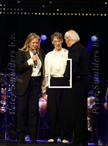 Amsterdam 22 mei 2023
Uitreiking Buma awards in Tuschinski Amsterdam.
Herman v Veen ontving uit handen van zijn dochters Babette v Veen en Anne v Veen de  lifetime Achievement award voor zijn hele carriere .Herman kwam met zijn vrouw Gaetane Bouchez.