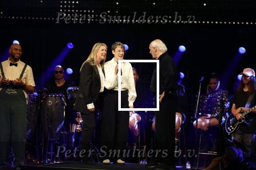 Amsterdam 22 mei 2023
Uitreiking Buma awards in Tuschinski Amsterdam.
Herman v Veen ontving uit handen van zijn dochters Babette v Veen en Anne v Veen de  lifetime Achievement award voor zijn hele carriere .Herman kwam met zijn vrouw Gaetane Bouchez.