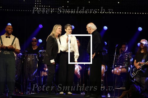 Amsterdam 22 mei 2023
Uitreiking Buma awards in Tuschinski Amsterdam.
Herman v Veen ontving uit handen van zijn dochters Babette v Veen en Anne v Veen de  lifetime Achievement award voor zijn hele carriere .Herman kwam met zijn vrouw Gaetane Bouchez.