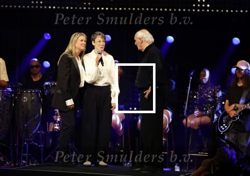 Amsterdam 22 mei 2023
Uitreiking Buma awards in Tuschinski Amsterdam.
Herman v Veen ontving uit handen van zijn dochters Babette v Veen en Anne v Veen de  lifetime Achievement award voor zijn hele carriere .Herman kwam met zijn vrouw Gaetane Bouchez.
