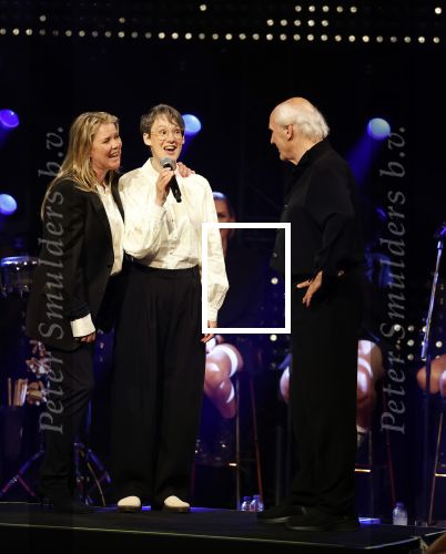 Amsterdam 22 mei 2023
Uitreiking Buma awards in Tuschinski Amsterdam.
Herman v Veen ontving uit handen van zijn dochters Babette v Veen en Anne v Veen de  lifetime Achievement award voor zijn hele carriere .Herman kwam met zijn vrouw Gaetane Bouchez.