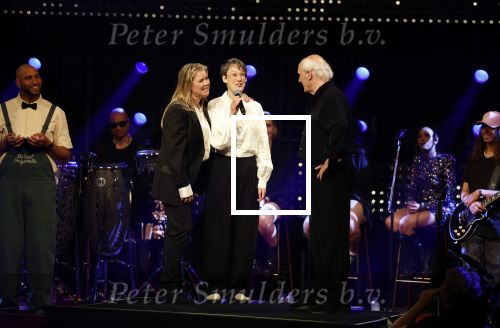 Amsterdam 22 mei 2023
Uitreiking Buma awards in Tuschinski Amsterdam.
Herman v Veen ontving uit handen van zijn dochters Babette v Veen en Anne v Veen de  lifetime Achievement award voor zijn hele carriere .Herman kwam met zijn vrouw Gaetane Bouchez.