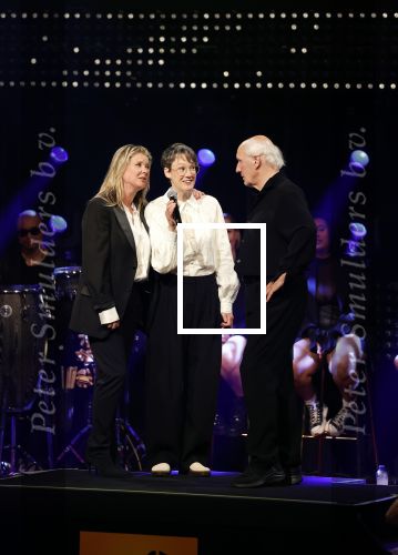 Amsterdam 22 mei 2023
Uitreiking Buma awards in Tuschinski Amsterdam.
Herman v Veen ontving uit handen van zijn dochters Babette v Veen en Anne v Veen de  lifetime Achievement award voor zijn hele carriere .Herman kwam met zijn vrouw Gaetane Bouchez.