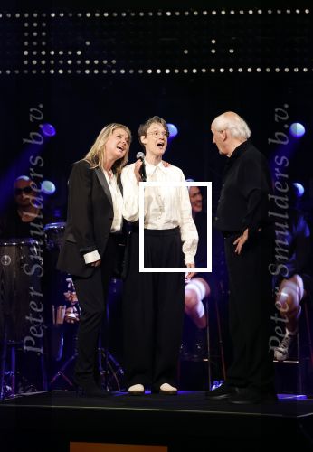 Amsterdam 22 mei 2023
Uitreiking Buma awards in Tuschinski Amsterdam.
Herman v Veen ontving uit handen van zijn dochters Babette v Veen en Anne v Veen de  lifetime Achievement award voor zijn hele carriere .Herman kwam met zijn vrouw Gaetane Bouchez.