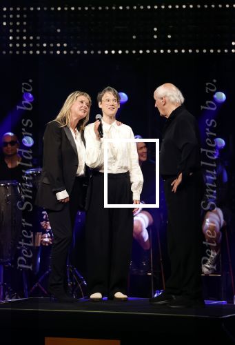 Amsterdam 22 mei 2023
Uitreiking Buma awards in Tuschinski Amsterdam.
Herman v Veen ontving uit handen van zijn dochters Babette v Veen en Anne v Veen de  lifetime Achievement award voor zijn hele carriere .Herman kwam met zijn vrouw Gaetane Bouchez.