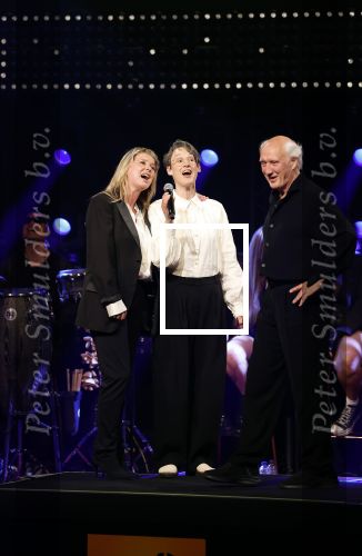 Amsterdam 22 mei 2023
Uitreiking Buma awards in Tuschinski Amsterdam.
Herman v Veen ontving uit handen van zijn dochters Babette v Veen en Anne v Veen de  lifetime Achievement award voor zijn hele carriere .Herman kwam met zijn vrouw Gaetane Bouchez.