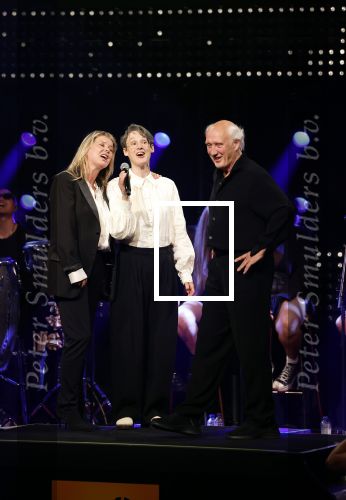 Amsterdam 22 mei 2023
Uitreiking Buma awards in Tuschinski Amsterdam.
Herman v Veen ontving uit handen van zijn dochters Babette v Veen en Anne v Veen de  lifetime Achievement award voor zijn hele carriere .Herman kwam met zijn vrouw Gaetane Bouchez.