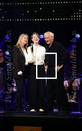 Amsterdam 22 mei 2023
Uitreiking Buma awards in Tuschinski Amsterdam.
Herman v Veen ontving uit handen van zijn dochters Babette v Veen en Anne v Veen de  lifetime Achievement award voor zijn hele carriere .Herman kwam met zijn vrouw Gaetane Bouchez.