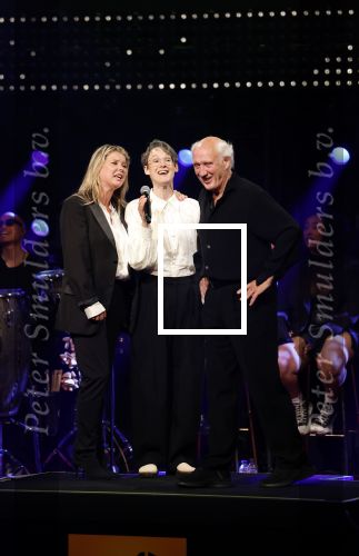 Amsterdam 22 mei 2023
Uitreiking Buma awards in Tuschinski Amsterdam.
Herman v Veen ontving uit handen van zijn dochters Babette v Veen en Anne v Veen de  lifetime Achievement award voor zijn hele carriere .Herman kwam met zijn vrouw Gaetane Bouchez.