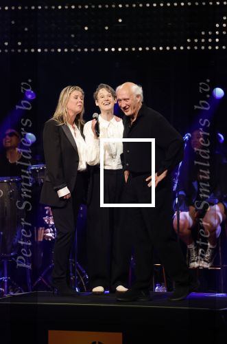 Amsterdam 22 mei 2023
Uitreiking Buma awards in Tuschinski Amsterdam.
Herman v Veen ontving uit handen van zijn dochters Babette v Veen en Anne v Veen de  lifetime Achievement award voor zijn hele carriere .Herman kwam met zijn vrouw Gaetane Bouchez.