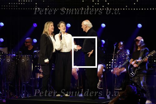 Amsterdam 22 mei 2023
Uitreiking Buma awards in Tuschinski Amsterdam.
Herman v Veen ontving uit handen van zijn dochters Babette v Veen en Anne v Veen de  lifetime Achievement award voor zijn hele carriere .Herman kwam met zijn vrouw Gaetane Bouchez.