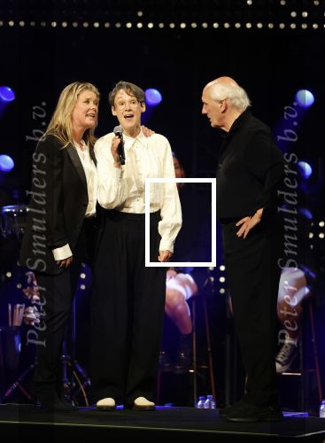 Amsterdam 22 mei 2023
Uitreiking Buma awards in Tuschinski Amsterdam.
Herman v Veen ontving uit handen van zijn dochters Babette v Veen en Anne v Veen de  lifetime Achievement award voor zijn hele carriere .Herman kwam met zijn vrouw Gaetane Bouchez.