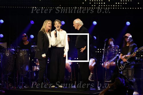 Amsterdam 22 mei 2023
Uitreiking Buma awards in Tuschinski Amsterdam.
Herman v Veen ontving uit handen van zijn dochters Babette v Veen en Anne v Veen de  lifetime Achievement award voor zijn hele carriere .Herman kwam met zijn vrouw Gaetane Bouchez.