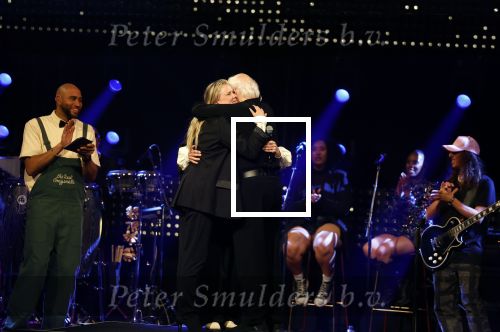 Amsterdam 22 mei 2023
Uitreiking Buma awards in Tuschinski Amsterdam.
Herman v Veen ontving uit handen van zijn dochters Babette v Veen en Anne v Veen de  lifetime Achievement award voor zijn hele carriere .Herman kwam met zijn vrouw Gaetane Bouchez.