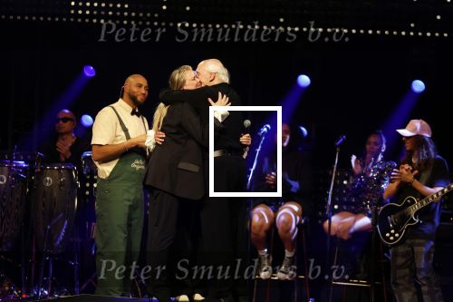Amsterdam 22 mei 2023
Uitreiking Buma awards in Tuschinski Amsterdam.
Herman v Veen ontving uit handen van zijn dochters Babette v Veen en Anne v Veen de  lifetime Achievement award voor zijn hele carriere .Herman kwam met zijn vrouw Gaetane Bouchez.