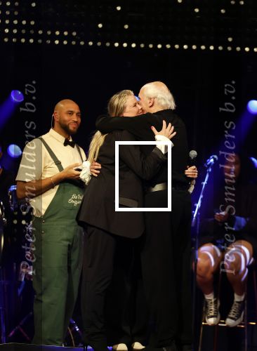 Amsterdam 22 mei 2023
Uitreiking Buma awards in Tuschinski Amsterdam.
Herman v Veen ontving uit handen van zijn dochters Babette v Veen en Anne v Veen de  lifetime Achievement award voor zijn hele carriere .Herman kwam met zijn vrouw Gaetane Bouchez.