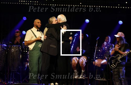 Amsterdam 22 mei 2023
Uitreiking Buma awards in Tuschinski Amsterdam.
Herman v Veen ontving uit handen van zijn dochters Babette v Veen en Anne v Veen de  lifetime Achievement award voor zijn hele carriere .Herman kwam met zijn vrouw Gaetane Bouchez.