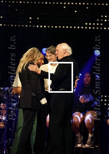 Amsterdam 22 mei 2023
Uitreiking Buma awards in Tuschinski Amsterdam.
Herman v Veen ontving uit handen van zijn dochters Babette v Veen en Anne v Veen de  lifetime Achievement award voor zijn hele carriere .Herman kwam met zijn vrouw Gaetane Bouchez.