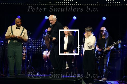 Amsterdam 22 mei 2023
Uitreiking Buma awards in Tuschinski Amsterdam.
Herman v Veen ontving uit handen van zijn dochters Babette v Veen en Anne v Veen de  lifetime Achievemnet award voor zijn hele carriere .