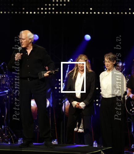 Amsterdam 22 mei 2023
Uitreiking Buma awards in Tuschinski Amsterdam.
Herman v Veen ontving uit handen van zijn dochters Babette v Veen en Anne v Veen de  lifetime Achievemnet award voor zijn hele carriere .