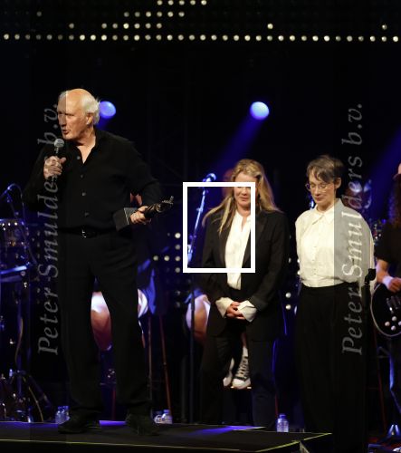 Amsterdam 22 mei 2023
Uitreiking Buma awards in Tuschinski Amsterdam.
Herman v Veen ontving uit handen van zijn dochters Babette v Veen en Anne v Veen de  lifetime Achievemnet award voor zijn hele carriere .