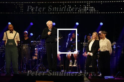 Amsterdam 22 mei 2023
Uitreiking Buma awards in Tuschinski Amsterdam.
Herman v Veen ontving uit handen van zijn dochters Babette v Veen en Anne v Veen de  lifetime Achievemnet award voor zijn hele carriere .