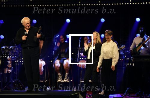 Amsterdam 22 mei 2023
Uitreiking Buma awards in Tuschinski Amsterdam.
Herman v Veen ontving uit handen van zijn dochters Babette v Veen en Anne v Veen de  lifetime Achievemnet award voor zijn hele carriere .
