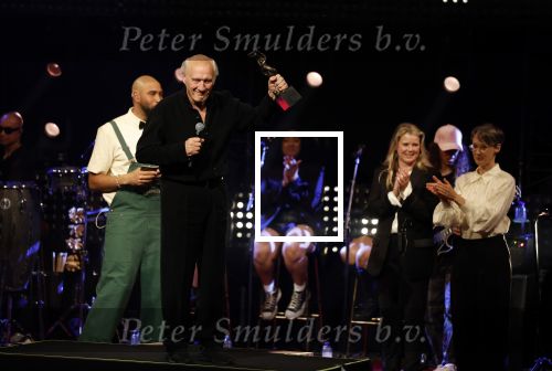 Amsterdam 22 mei 2023
Uitreiking Buma awards in Tuschinski Amsterdam.
Herman v Veen ontving uit handen van zijn dochters Babette v Veen en Anne v Veen de  lifetime Achievemnet award voor zijn hele carriere .
