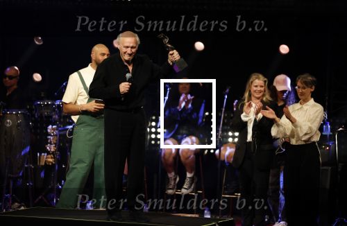 Amsterdam 22 mei 2023
Uitreiking Buma awards in Tuschinski Amsterdam.
Herman v Veen ontving uit handen van zijn dochters Babette v Veen en Anne v Veen de  lifetime Achievemnet award voor zijn hele carriere .