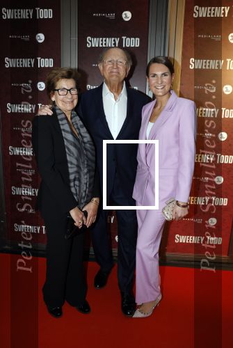 Amsterdam 21 april 2023
Premiere Sweeney Todd in het DeLaMar theater geproduceerd door Medialane.
Iris v d Ende met haar ouders Joop v d Ende en Janine v d Ende