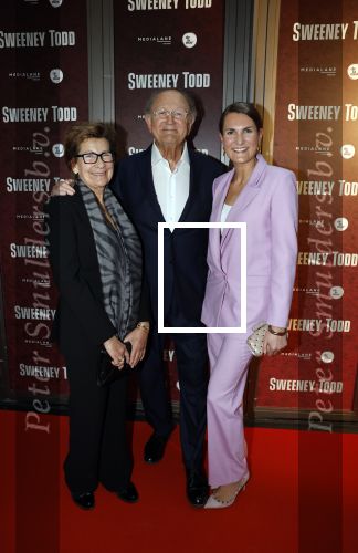 Amsterdam 21 april 2023
Premiere Sweeney Todd in het DeLaMar theater geproduceerd door Medialane.
Iris v d Ende met haar ouders Joop v d Ende en Janine v d Ende