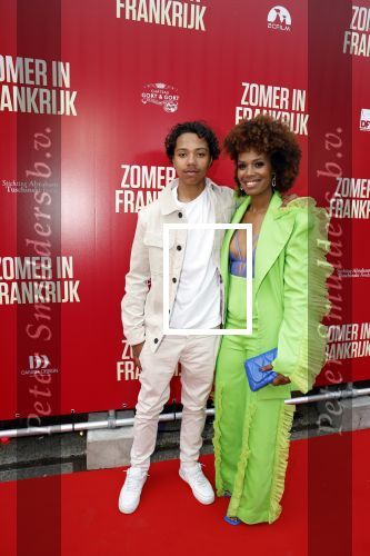 Amsterdam 24 april 2023
Premiere Zomer in Frankrijk in het ketelhuis met in de hoofdrollen oa Jasmine Sendar , Jan Kooijman , Fockeline Ouwerkerk Tjebbo Gerritsma en Marc de Cloe .
Jasmine  Sendar met zoon