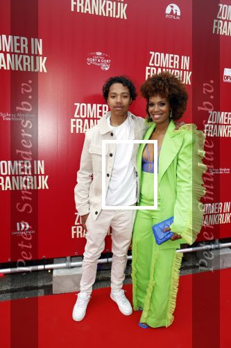 Amsterdam 24 april 2023
Premiere Zomer in Frankrijk in het ketelhuis met in de hoofdrollen oa Jasmine Sendar , Jan Kooijman , Fockeline Ouwerkerk Tjebbo Gerritsma en Marc de Cloe .
Jasmine  Sendar met zoon