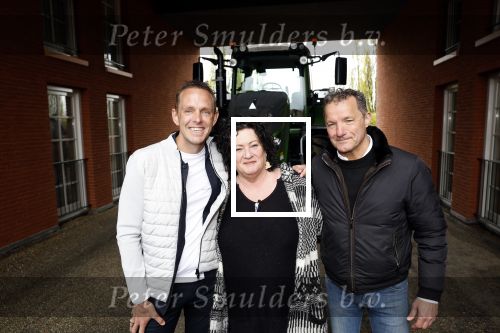 Den Bosch 24 april 2023
John de Bever en partner Kees de Bever kondigen extra concert aan en Caroline v d Plas als gast tijdens hun show in Ahoy. Ze ontvangen de pers in hun nieuwe huis / appartement.