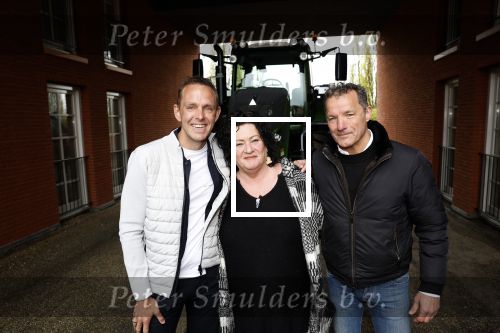 Den Bosch 24 april 2023
John de Bever en partner Kees de Bever kondigen extra concert aan en Caroline v d Plas als gast tijdens hun show in Ahoy. Ze ontvangen de pers in hun nieuwe huis / appartement.