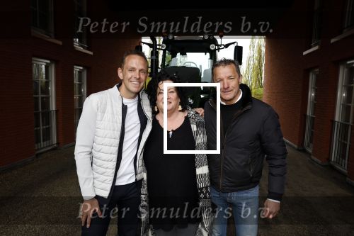 Den Bosch 24 april 2023
John de Bever en partner Kees de Bever kondigen extra concert aan en Caroline v d Plas als gast tijdens hun show in Ahoy. Ze ontvangen de pers in hun nieuwe huis / appartement.