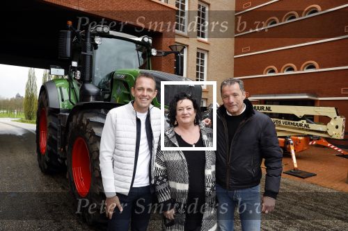 Den Bosch 24 april 2023
John de Bever en partner Kees de Bever kondigen extra concert aan en Caroline v d Plas als gast tijdens hun show in Ahoy. Ze ontvangen de pers in hun nieuwe huis / appartement.