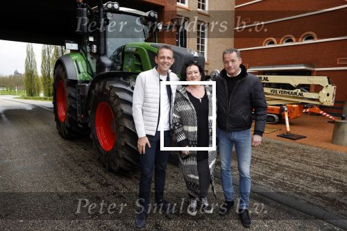 Den Bosch 24 april 2023
John de Bever en partner Kees de Bever kondigen extra concert aan en Caroline v d Plas als gast tijdens hun show in Ahoy. Ze ontvangen de pers in hun nieuwe huis / appartement.