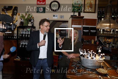 Amsterdam 20 april 2023
Presentatie  van blad de Linda in een cafe in het centrum van Amsterdam waar een bier gepresenteerd wordt. Het bier is in samenwerking met Grolsch. Karin Swerink