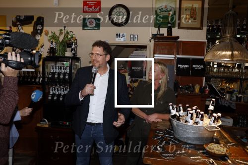 Amsterdam 20 april 2023
Presentatie  van blad de Linda in een cafe in het centrum van Amsterdam waar een bier gepresenteerd wordt. Het bier is in samenwerking met Grolsch. Karin Swerink