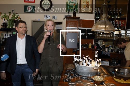 Amsterdam 20 april 2023
Presentatie  van blad de Linda in een cafe in het centrum van Amsterdam waar een bier gepresenteerd wordt. Het bier is in samenwerking met Grolsch. Karin Swerink